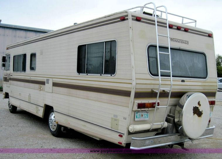 image for item 4404 1980 Winnebago 30' motor home