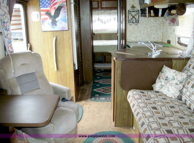 image for item 4404 1980 Winnebago 30' motor home