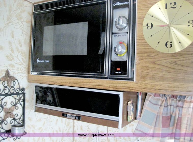 image for item 4404 1980 Winnebago 30' motor home