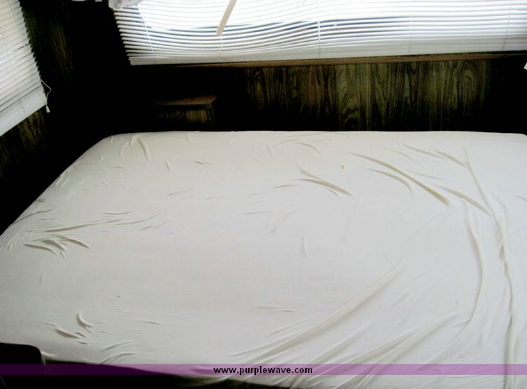 image for item 4404 1980 Winnebago 30' motor home