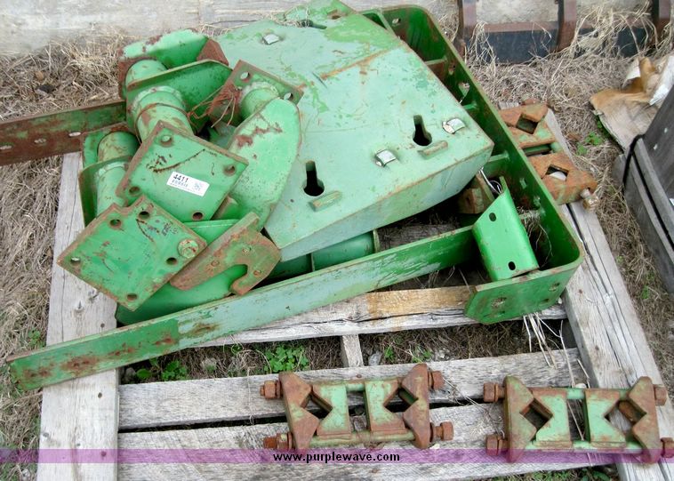 Weights and weight bracket for John Deere 4020 and larger in
