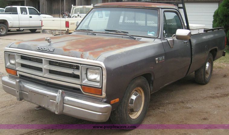 image for item 6697 1989 Dodge D-250 pickup