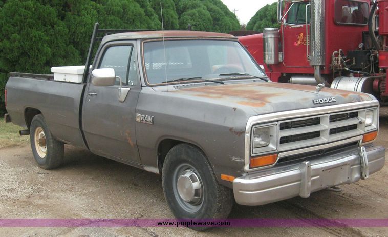 image for item 6697 1989 Dodge D-250 pickup