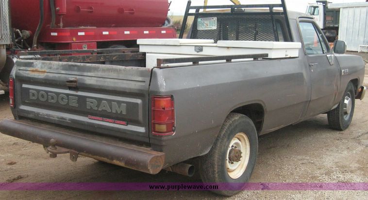 image for item 6697 1989 Dodge D-250 pickup