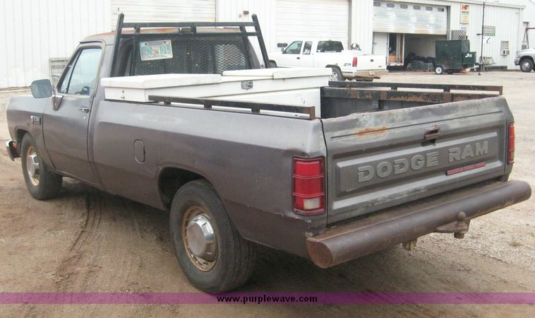 image for item 6697 1989 Dodge D-250 pickup