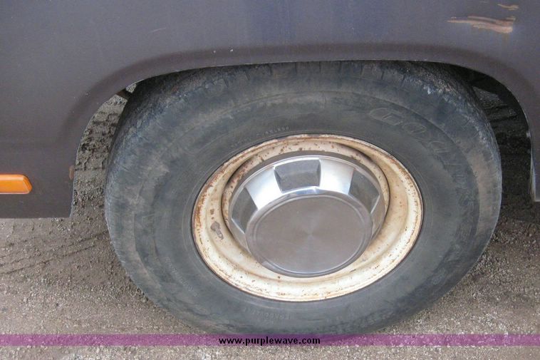 image for item 6697 1989 Dodge D-250 pickup