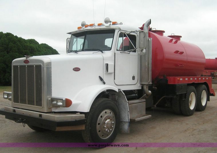 image for item 6698 1992 Peterbilt 378 tandem axle truck with 70 barrel tank