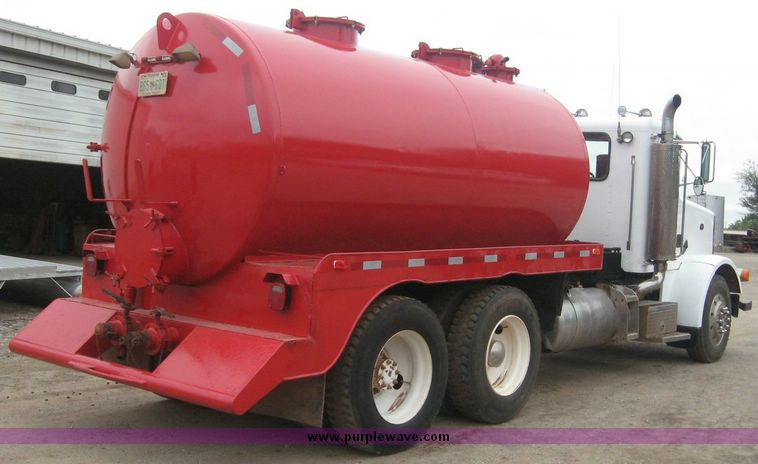 image for item 6698 1992 Peterbilt 378 tandem axle truck with 70 barrel tank