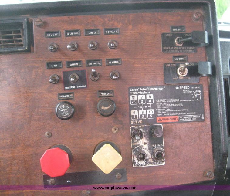 image for item 6698 1992 Peterbilt 378 tandem axle truck with 70 barrel tank