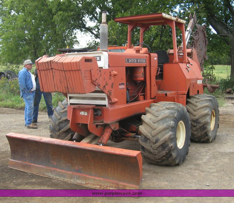 image for item 6721 Ditch Witch R100A trencher