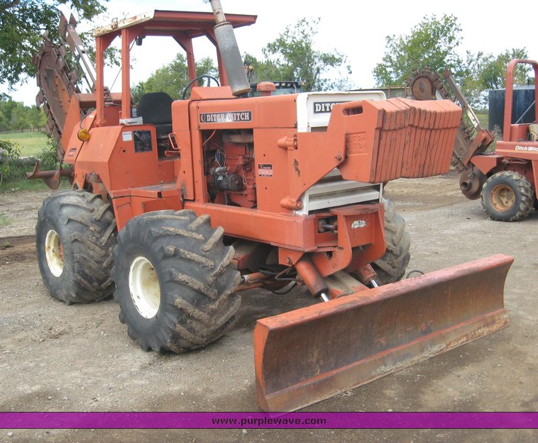 image for item 6721 Ditch Witch R100A trencher
