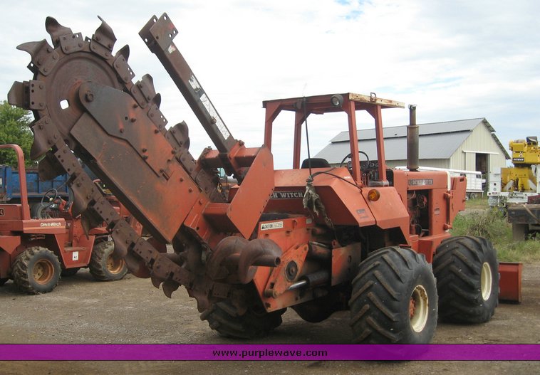 image for item 6721 Ditch Witch R100A trencher