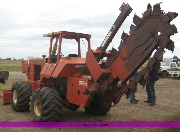 image for item 6721 Ditch Witch R100A trencher