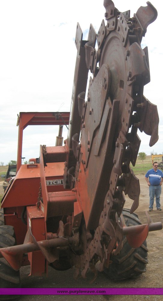 image for item 6721 Ditch Witch R100A trencher