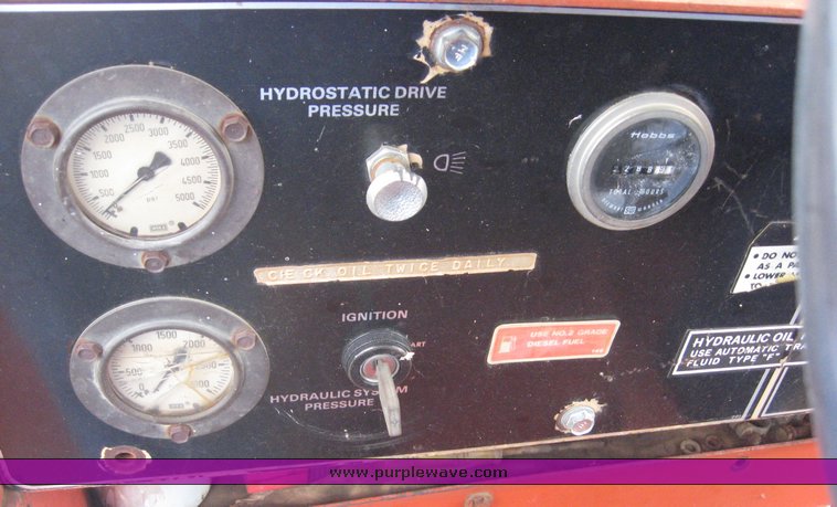 image for item 6721 Ditch Witch R100A trencher