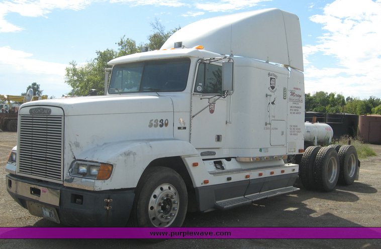 image for item 6723 1993 Freightliner Conventional FLD120 semi truck with sleeper