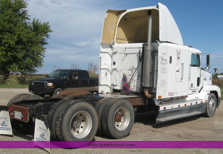 image for item 6723 1993 Freightliner Conventional FLD120 semi truck with sleeper