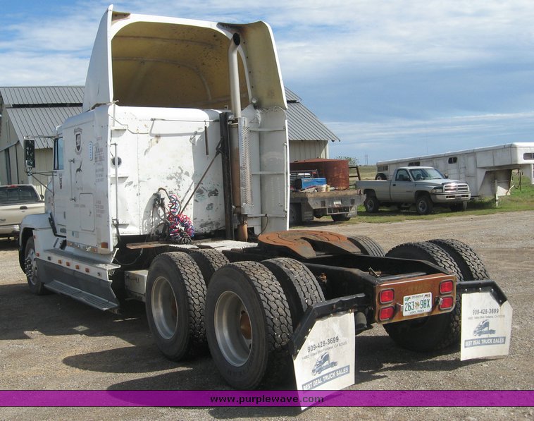image for item 6723 1993 Freightliner Conventional FLD120 semi truck with sleeper