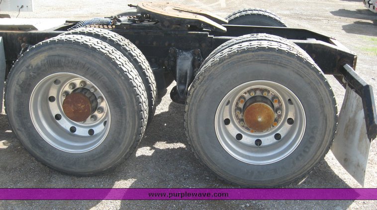 image for item 6723 1993 Freightliner Conventional FLD120 semi truck with sleeper