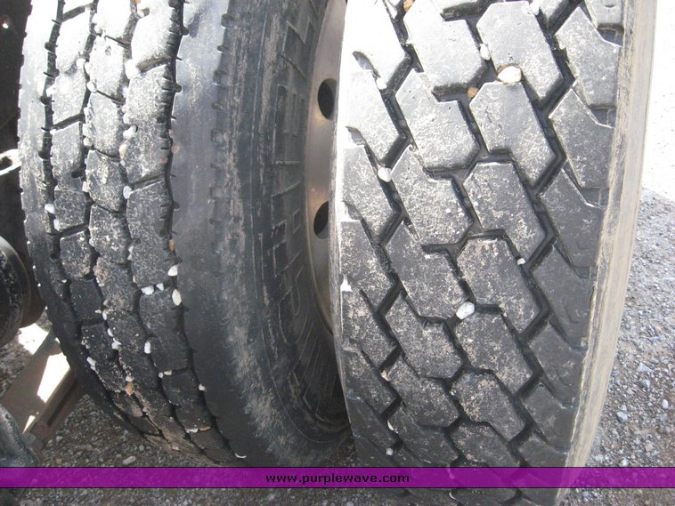 image for item 6723 1993 Freightliner Conventional FLD120 semi truck with sleeper