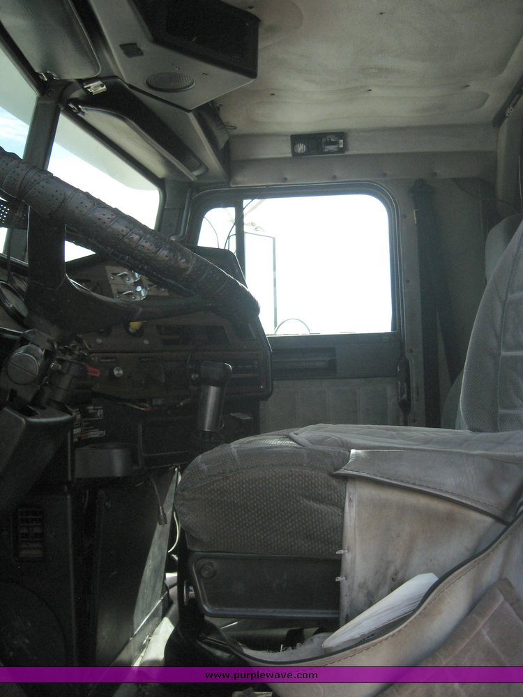 image for item 6723 1993 Freightliner Conventional FLD120 semi truck with sleeper