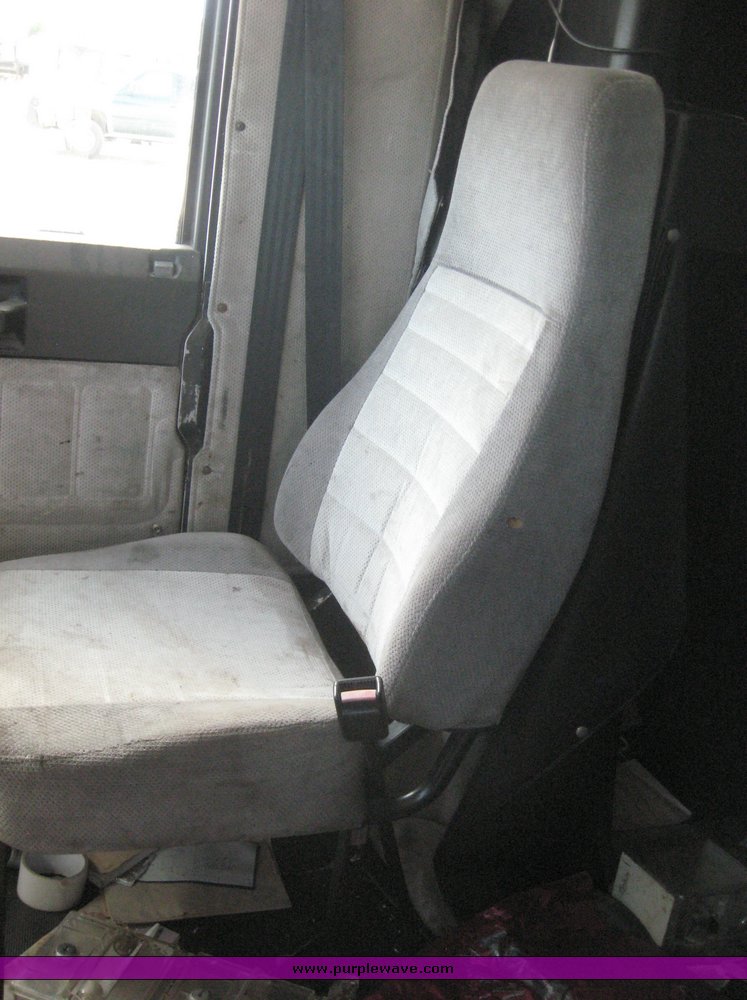 image for item 6723 1993 Freightliner Conventional FLD120 semi truck with sleeper