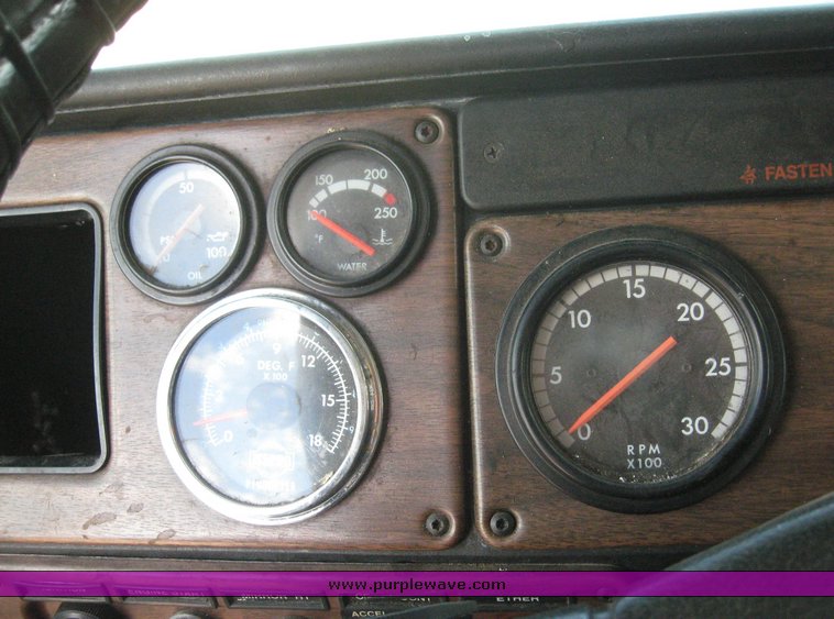 image for item 6723 1993 Freightliner Conventional FLD120 semi truck with sleeper