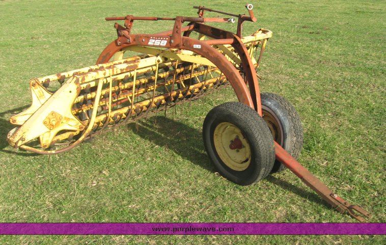 image for item 6727 New Holland 258 side delivery rake