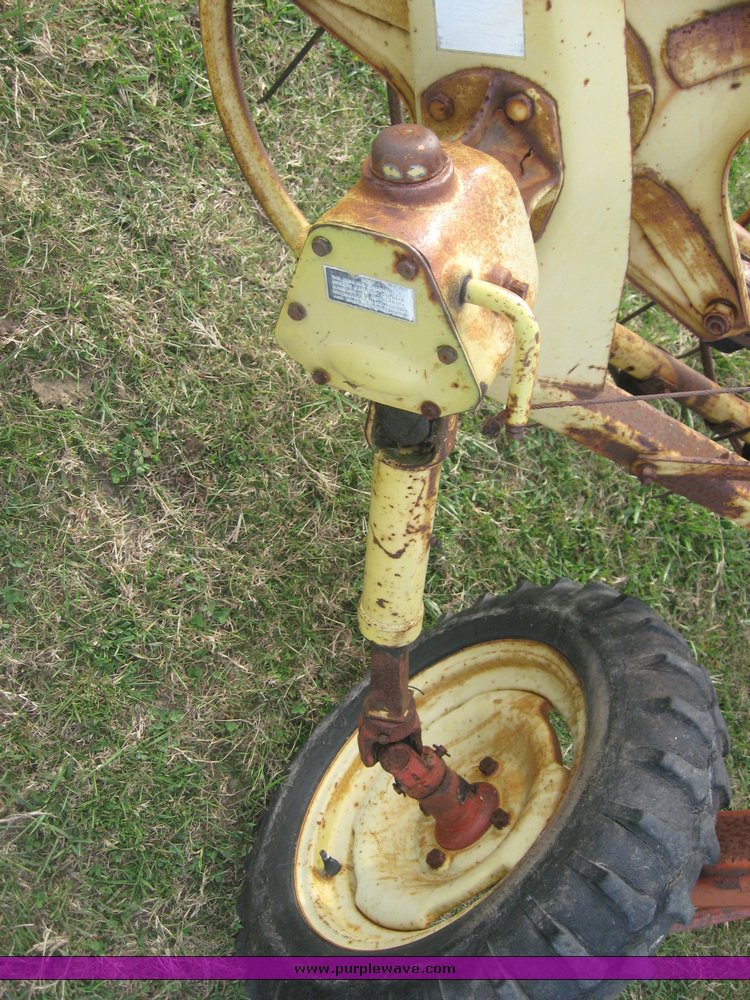 image for item 6727 New Holland 258 side delivery rake