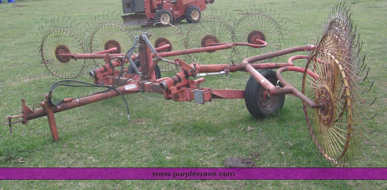 image for item 6746 International 10 wheel rake