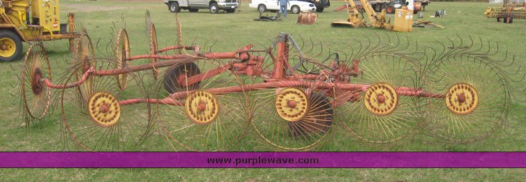 image for item 6746 International 10 wheel rake