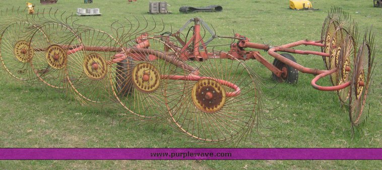 image for item 6746 International 10 wheel rake