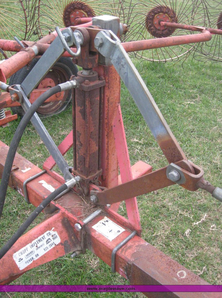 image for item 6746 International 10 wheel rake