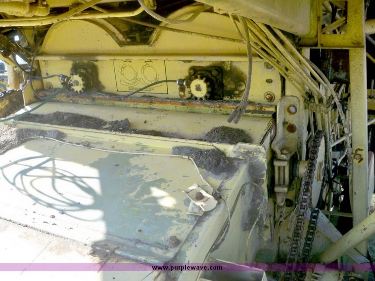 image for item 7528 New Holland TR70 combine with 20' platform with finger reel