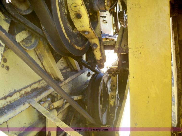 image for item 7528 New Holland TR70 combine with 20' platform with finger reel