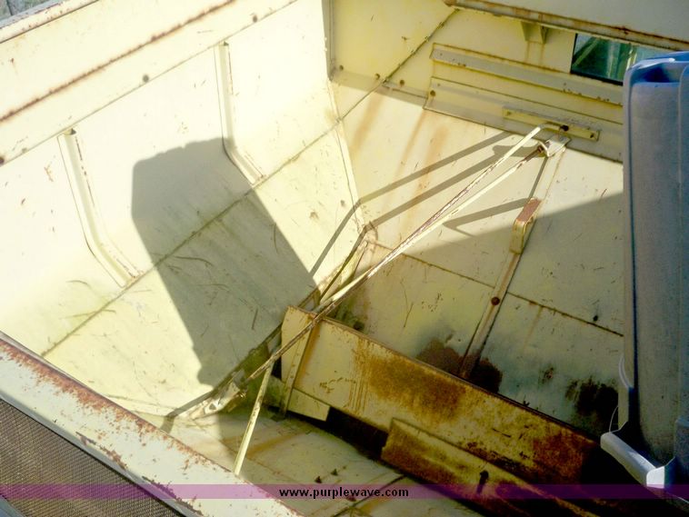 image for item 7528 New Holland TR70 combine with 20' platform with finger reel