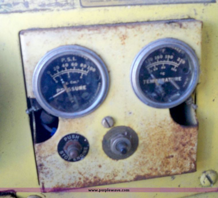 image for item 7528 New Holland TR70 combine with 20' platform with finger reel