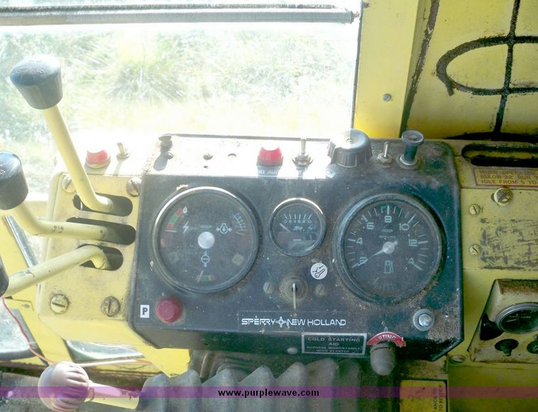 image for item 7528 New Holland TR70 combine with 20' platform with finger reel