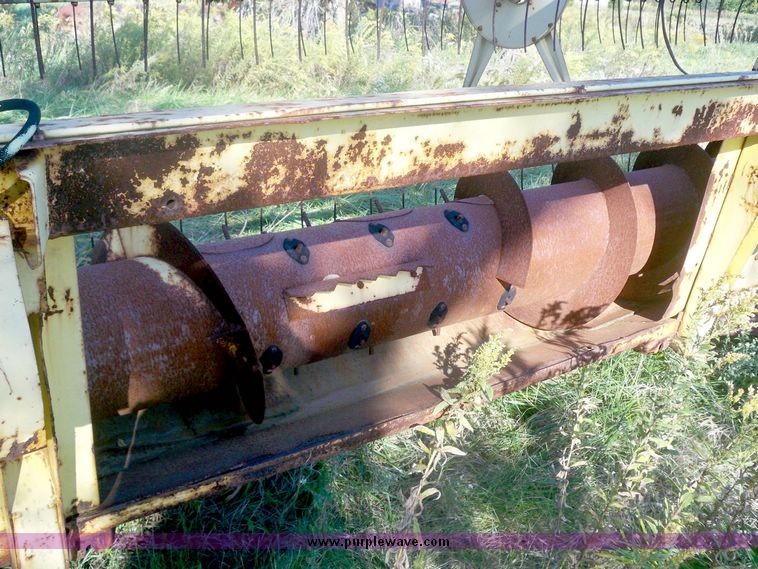 image for item 7528 New Holland TR70 combine with 20' platform with finger reel