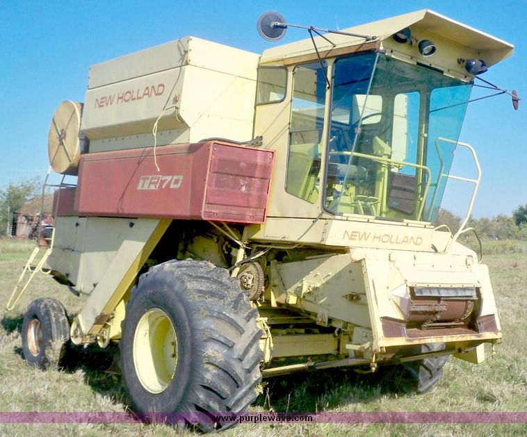 image for item 7531 New Holland TR70 combine with 20' platform with finger reel