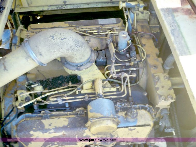 image for item 7531 New Holland TR70 combine with 20' platform with finger reel