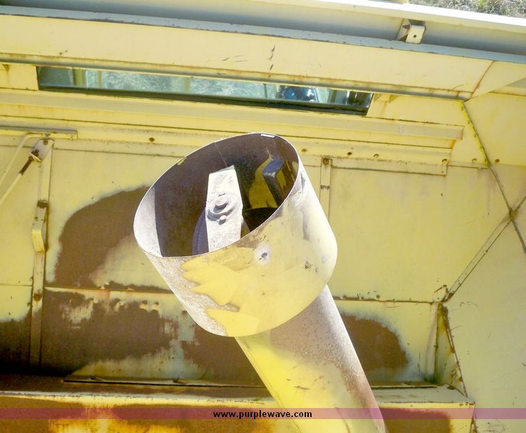 image for item 7531 New Holland TR70 combine with 20' platform with finger reel