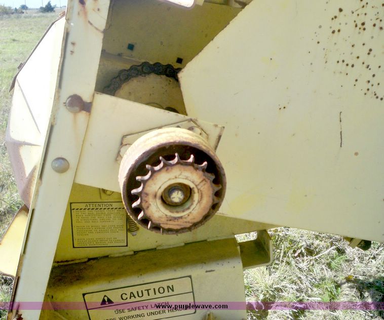 image for item 7531 New Holland TR70 combine with 20' platform with finger reel