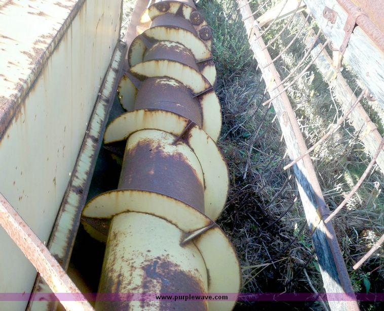 image for item 7531 New Holland TR70 combine with 20' platform with finger reel