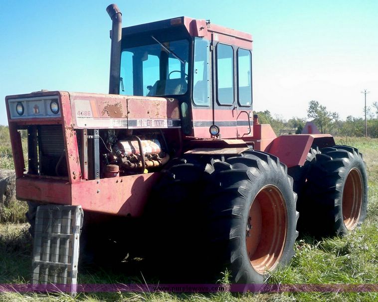 image for item 7532 International 4586 4WD tractor