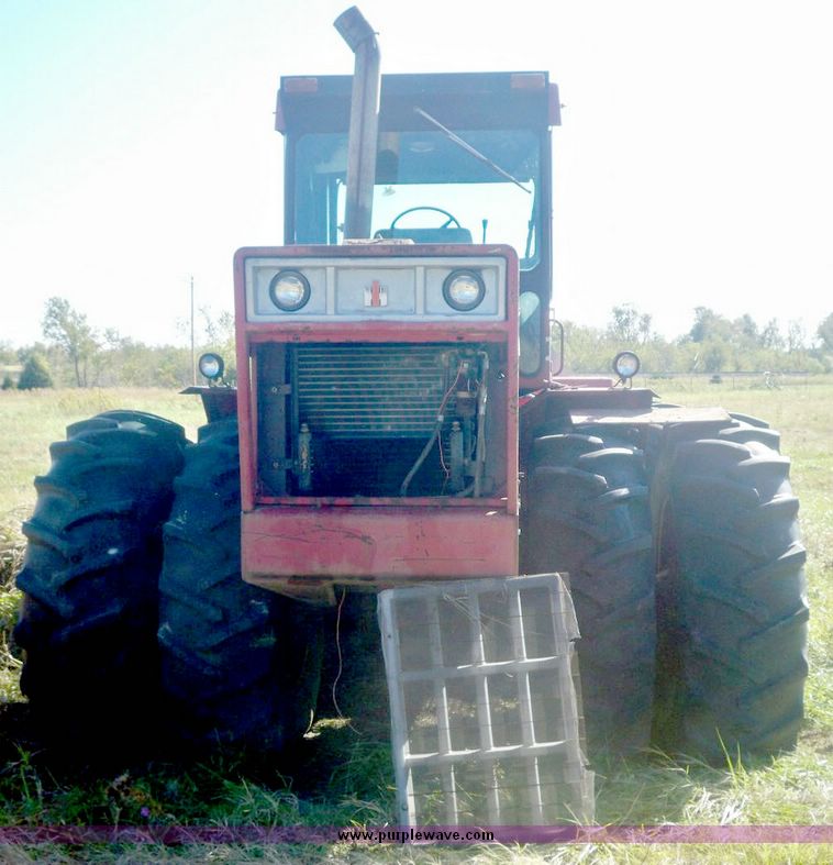 image for item 7532 International 4586 4WD tractor