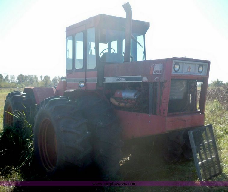 image for item 7532 International 4586 4WD tractor