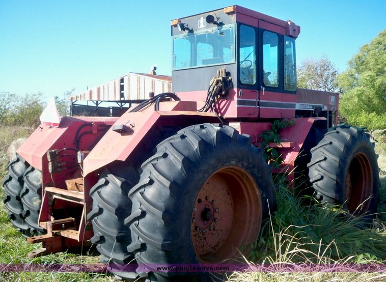 image for item 7532 International 4586 4WD tractor
