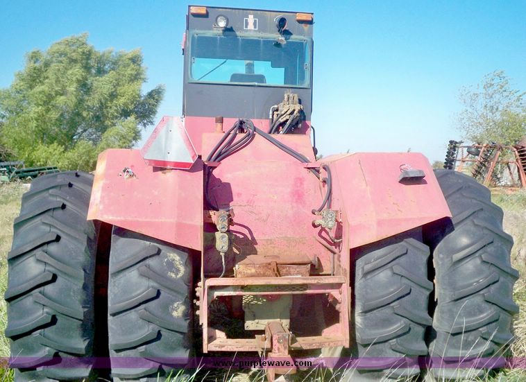 image for item 7532 International 4586 4WD tractor