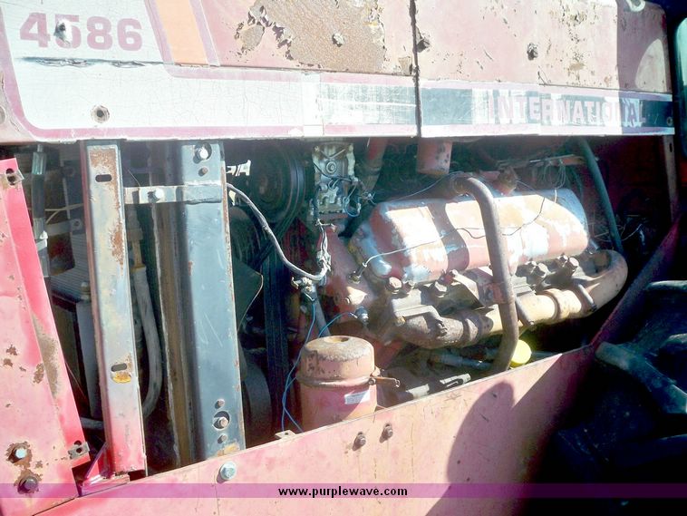 image for item 7532 International 4586 4WD tractor